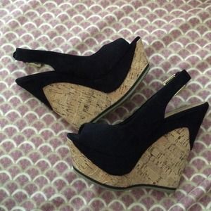 Black cork colored wedges 👠
