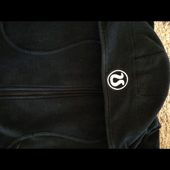 Lululemon Scuba Hoodie. M/L size 10.