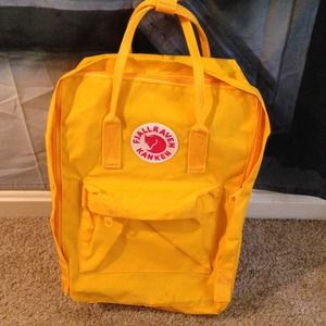 fjallraven kanken backpack.