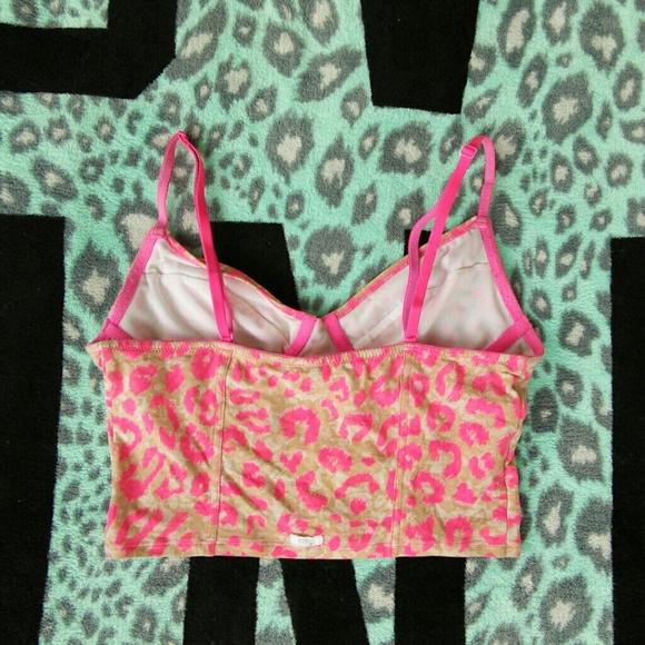 ๐ญTRADED โPINK Hot Pink Leopard Crop Top - Picture 2 of 3