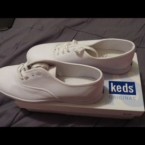 Keds Basic White Walking Shoes SZ 11W