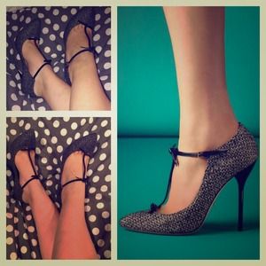 ⛔️SOLD⛔️Gucci Beverly Herringbone Pumps