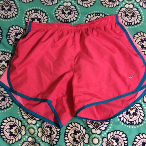 Nike running shorts (PINK)