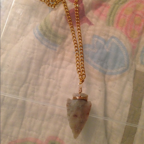 Arrowhead necklace on a 31" chain.