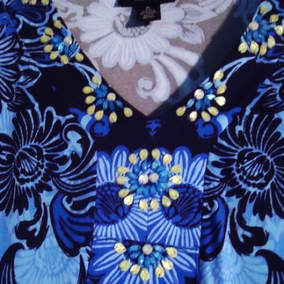 SOLD BRAND NEW Style and company's gorgeous tunic - Picture 2 of 3