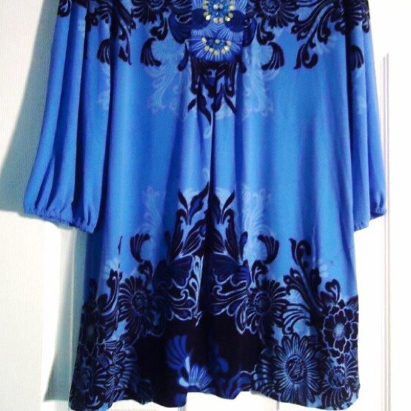 SOLD BRAND NEW Style and company's gorgeous tunic - Picture 3 of 3