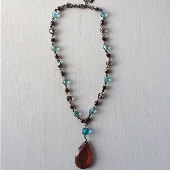 Brown pendant necklace