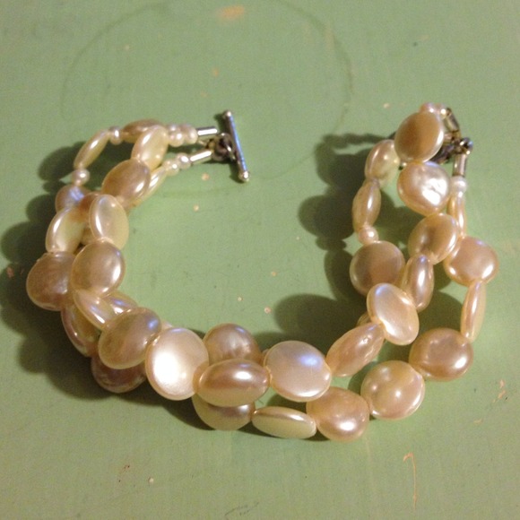 🔻SALE🔻 Flat Pearl Toggle Bracelet