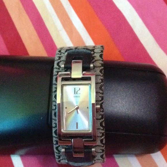Guess watch!