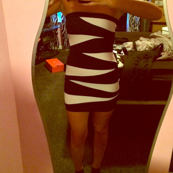 Guess strapless black and white dress