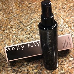 💫Reduced💫 Mary Kay brush cleaner NIB