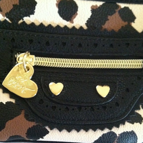 Betsey Johnson Leopard/Gold hearts - Picture 2 of 4
