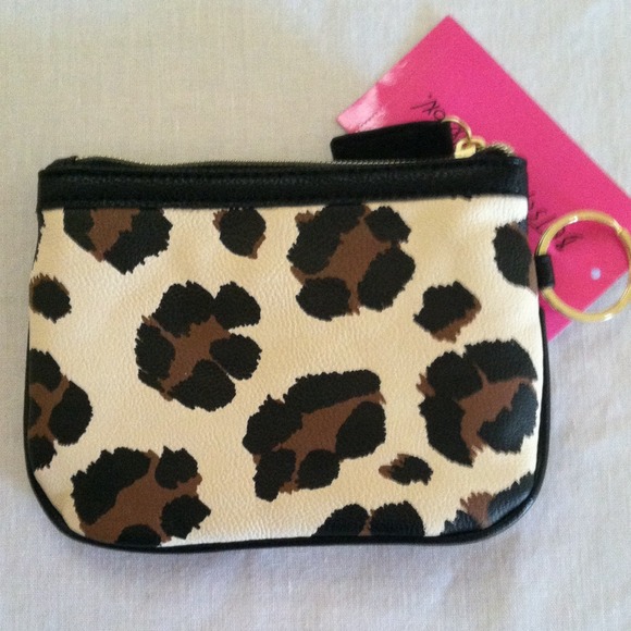Betsey Johnson Leopard/Gold hearts - Picture 3 of 4