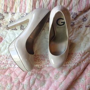 Nude Guess Pumps