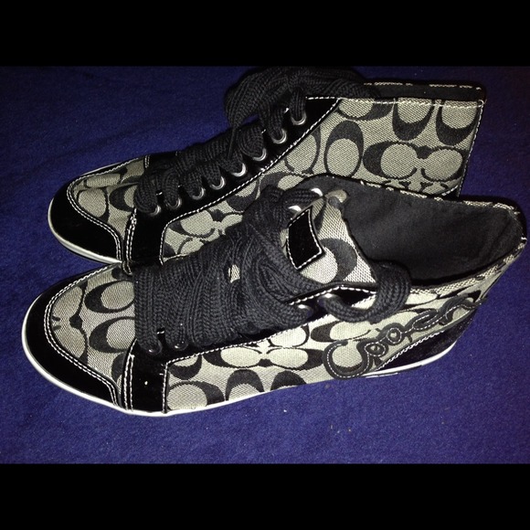 *SOLD* Authentic Signature Sneaker