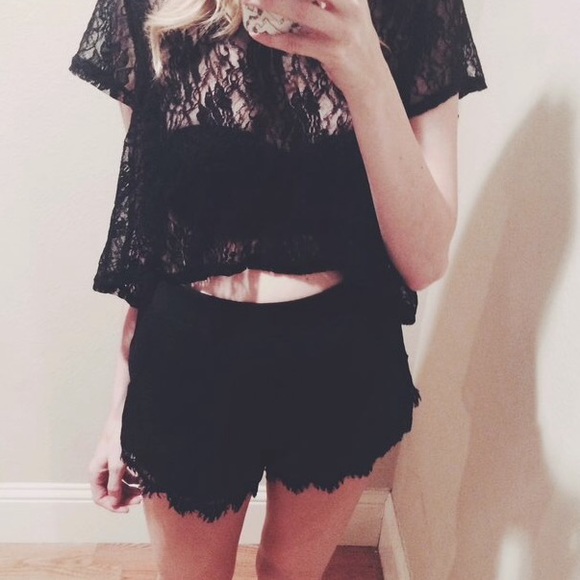❌sold❌ Black lace trim shorts - Picture 3 of 4
