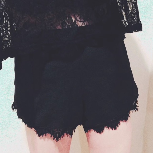 ❌sold❌ Black lace trim shorts - Picture 4 of 4