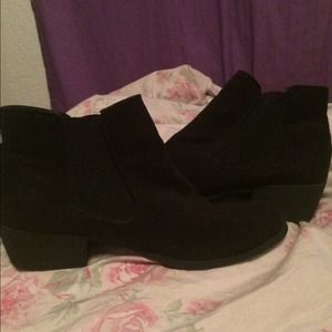 NEVER WORN womens Chelsea ankle boots