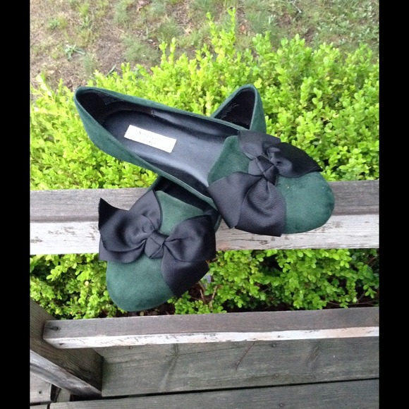 Simply Vera wang bow flats