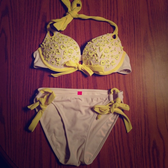Yellow embellished push-up VS bikini