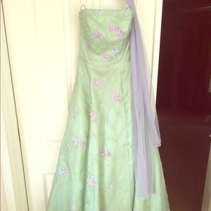 Le Gala Prom/Pageant Dress Size 2 NWT