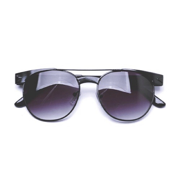 ✖️SOLD✖️New listing! Sunglassspot sunnies
