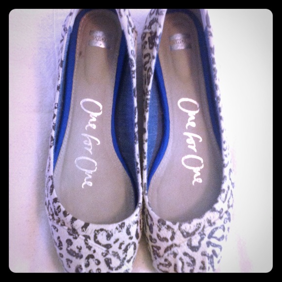 Toms Gisele Suede Women's Ballet Flats.