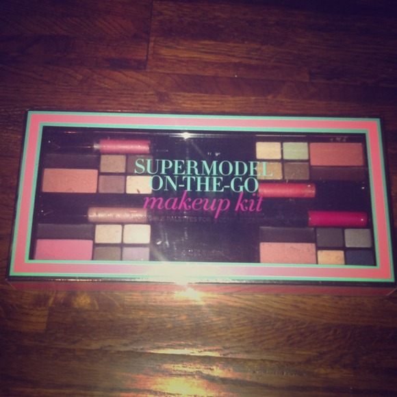 VS supermodel on the go makeup set