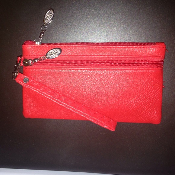 Red wristlet - Picture 1 of 1