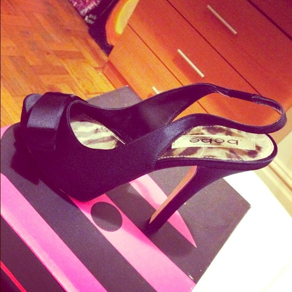 Bebe brand / size 9/ wore them once / no box