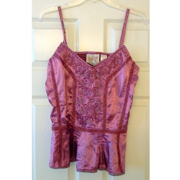 Beautiful Blouse - Picture 4 of 4