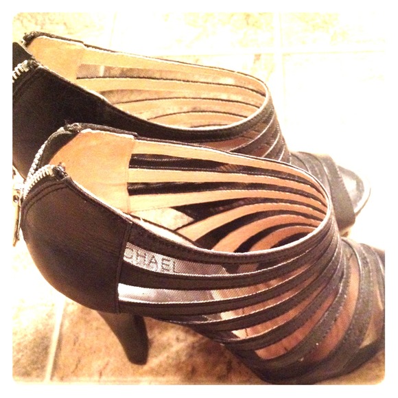 Michael Kors heels size 6.5 with zip up