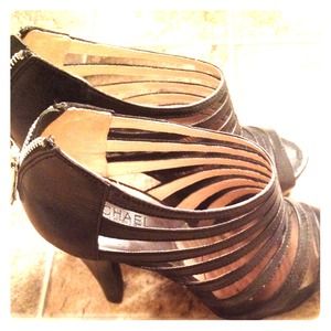 Michael Kors heels size 6.5 with zip up
