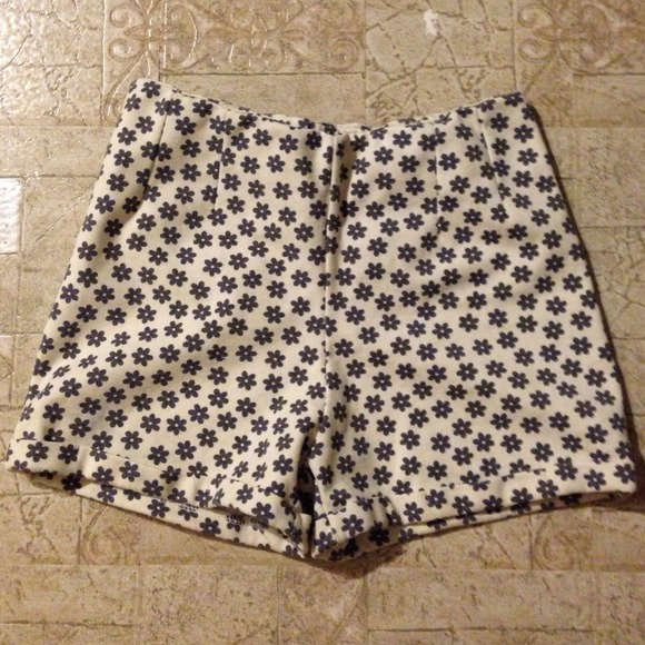 🚫ON HOLD🚫Brandy melville shorts😍😍