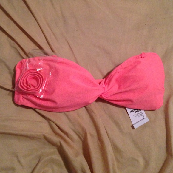 Knotted bandeau bikini top