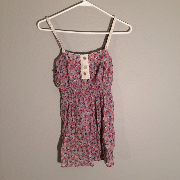 ❌BUNDLED❌ Flower Print Top - Picture 2 of 3