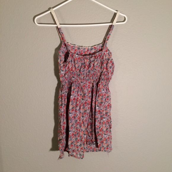 ❌BUNDLED❌ Flower Print Top - Picture 3 of 3