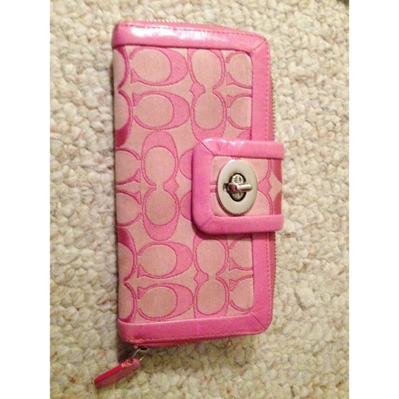💕ON HOLD💕adorable COACH wallet