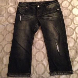 Black distressed Capri jeans
