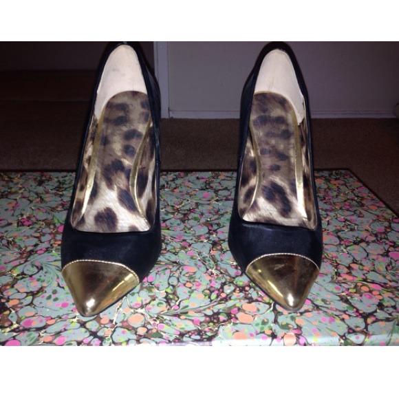 Gold Toe Black Point Heels