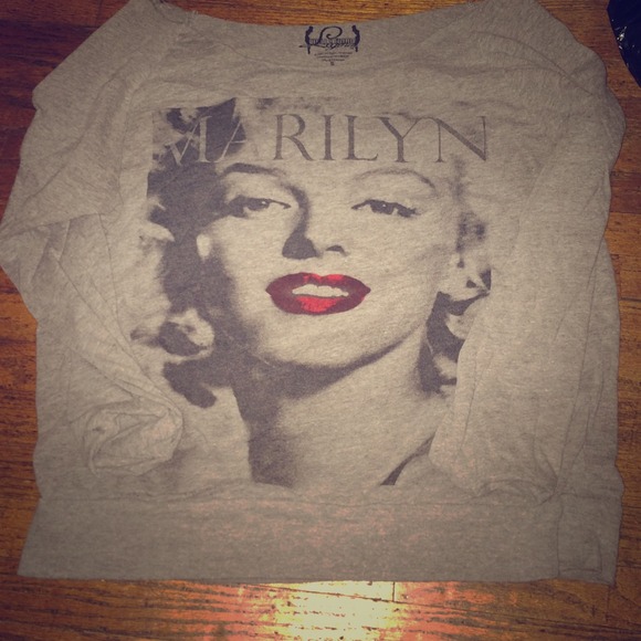 Marilyn Monroe grey off-shoulder shirt