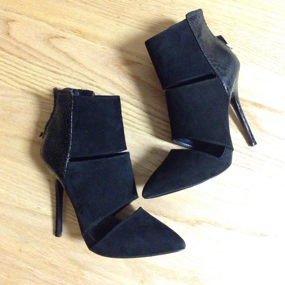 Steve Madden Shoes - Steve Madden Triplee Heels