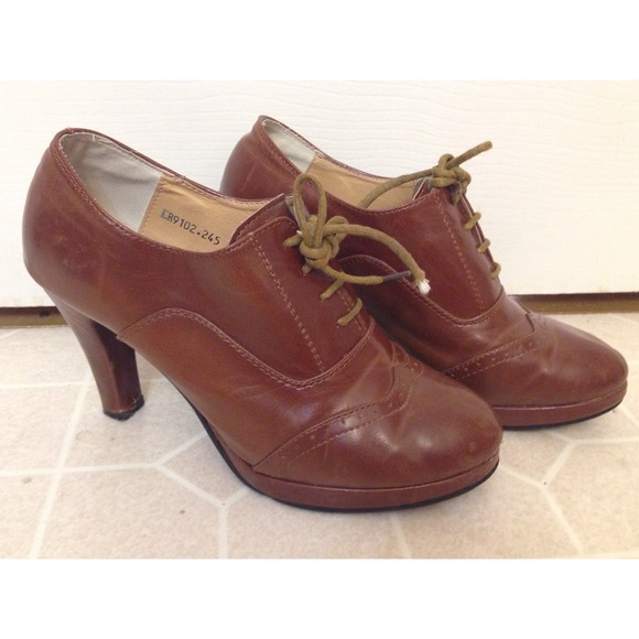 Vintage Style Shoes - Picture 2 of 3