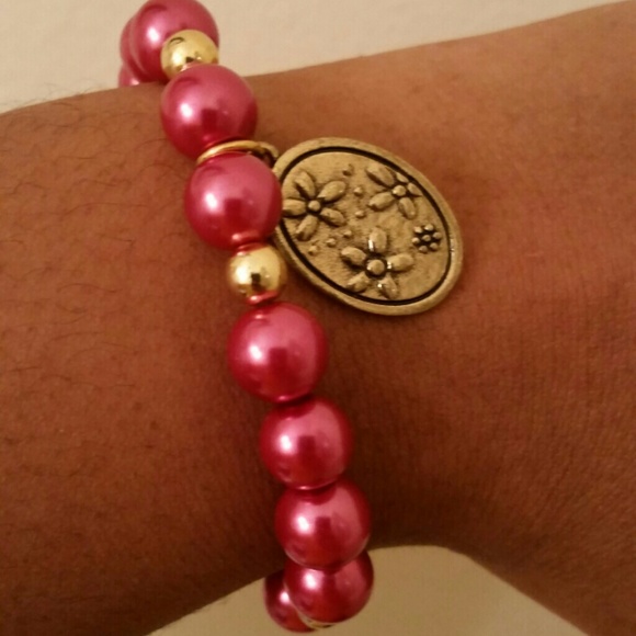 Flower charm bracelet