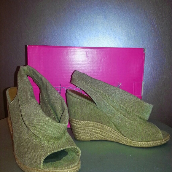 Khaki fabric unique wedges