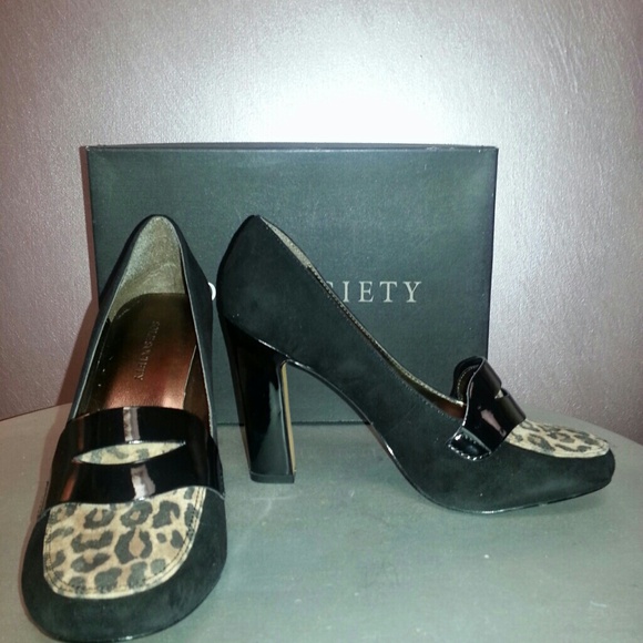 Black and cheetah suede and patent leather pumps