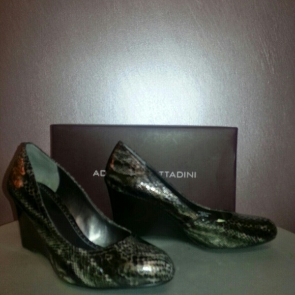 Adrienne Vittadini black/grey snakeskin wedges