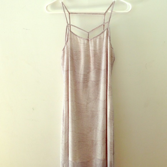 BCBGeneration Dresses & Skirts - BCBGeneration Open Back Printed Maxi Dress