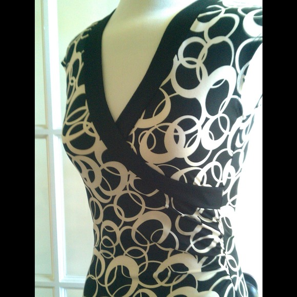 Black and white wrap style dress - Picture 2 of 4
