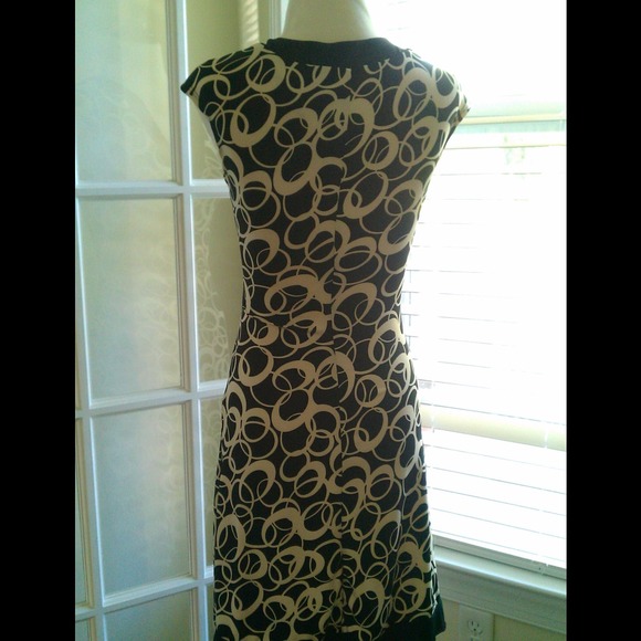 Black and white wrap style dress - Picture 4 of 4